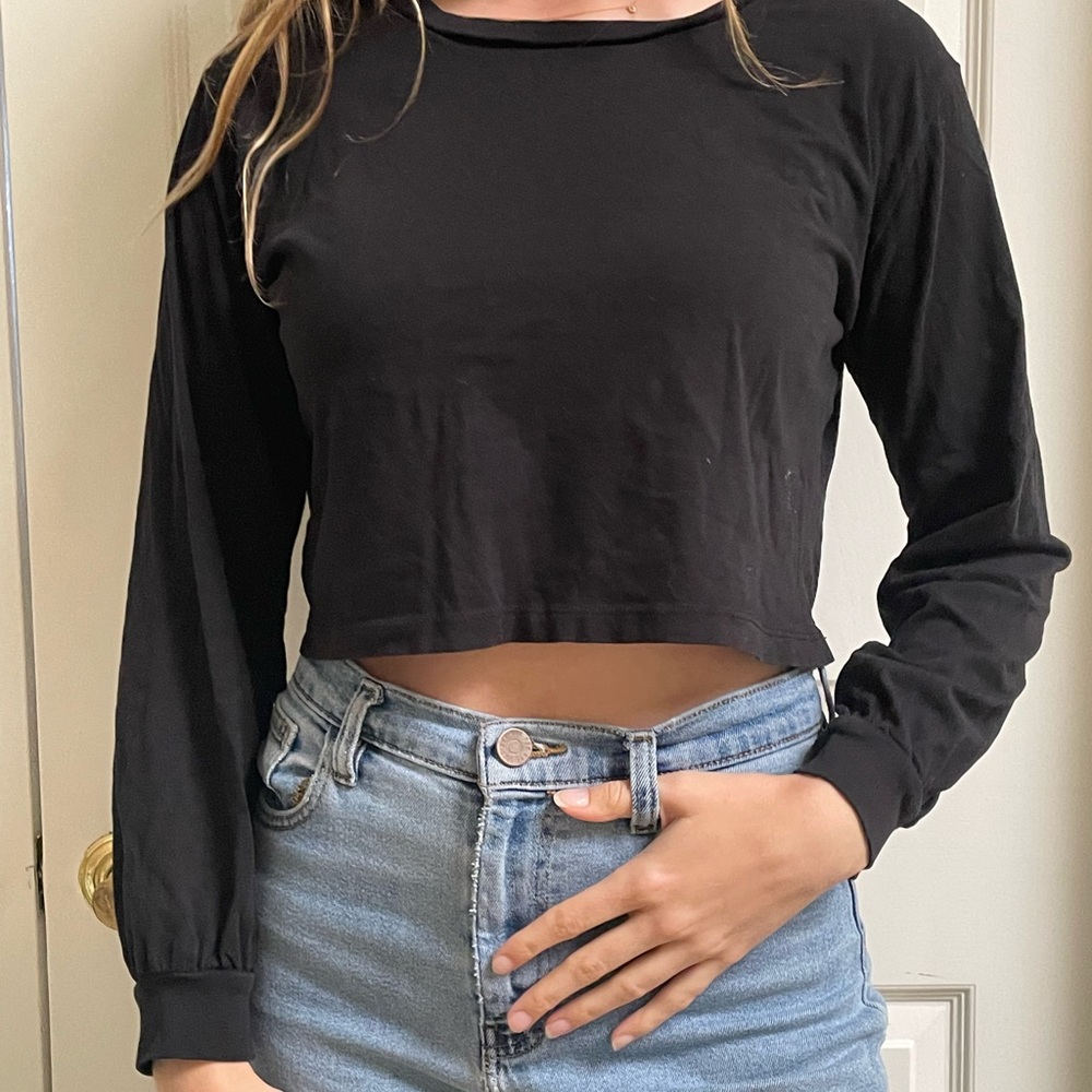 Black Long Sleeve Crop Top